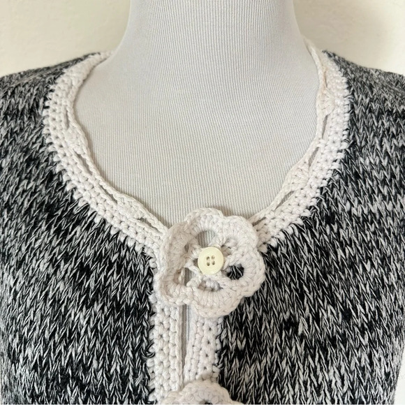 Art to Wear Sleeveless White Black Crochet Sweater Vest Woman Korean Vibes - Picture 6 of 8